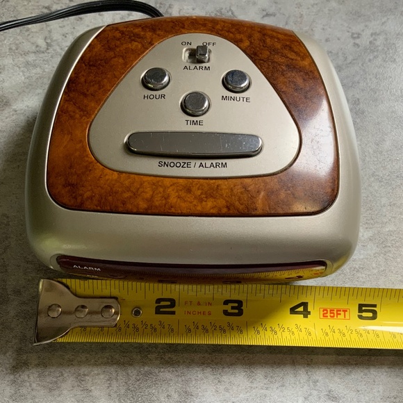 Sharp - Digital Alarm Clock - Picture 5 of 7